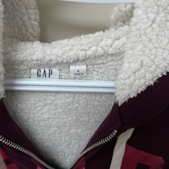 MAROON FLEECEY ZIP UP HOODIE - GAP, SIZE SMALL - Picture 3 of 5
